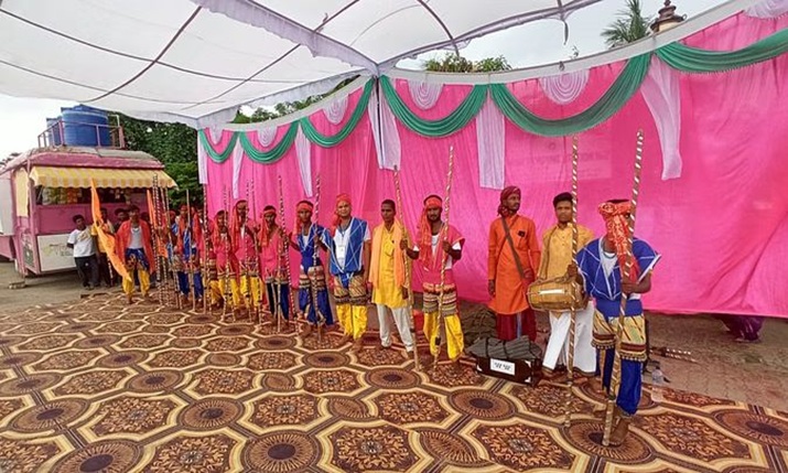 गोरखपुर में राष्ट्रपति के स्वागत से पहले बारिश बनी बाधा. शहरवासी इंतजार में