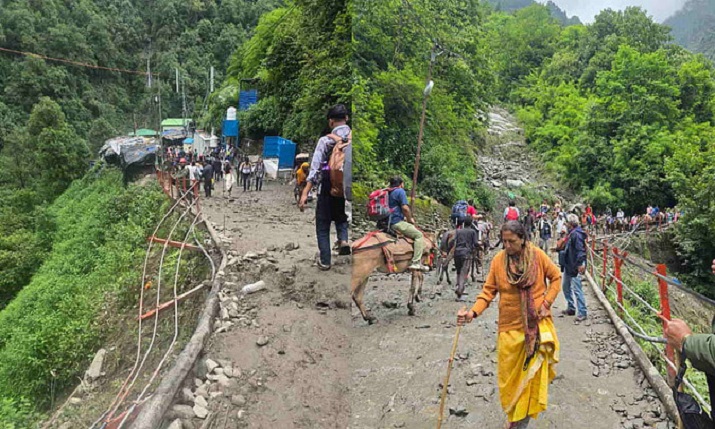 केदारनाथ मार्ग पर भूस्खलन: दो मजदूरों की मौत और तीन घायल