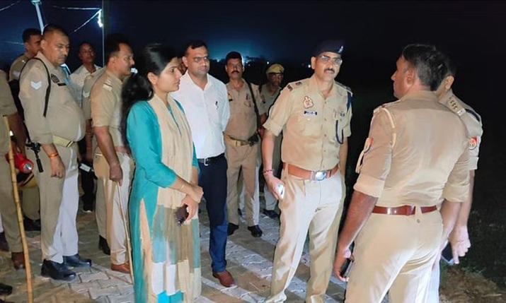 एटा में दलित बरात रोकने पर हिंसा. पथराव में सिपाही घायल हंगामे के बाद पुलिस ने कराई शादी
