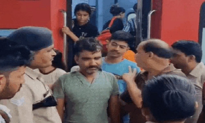 आगरा में ट्रेन में BJP नेता की मां का अस्थि कलश चोरी करने की कोशिश, चोर को यात्रियों ने पकड़ा