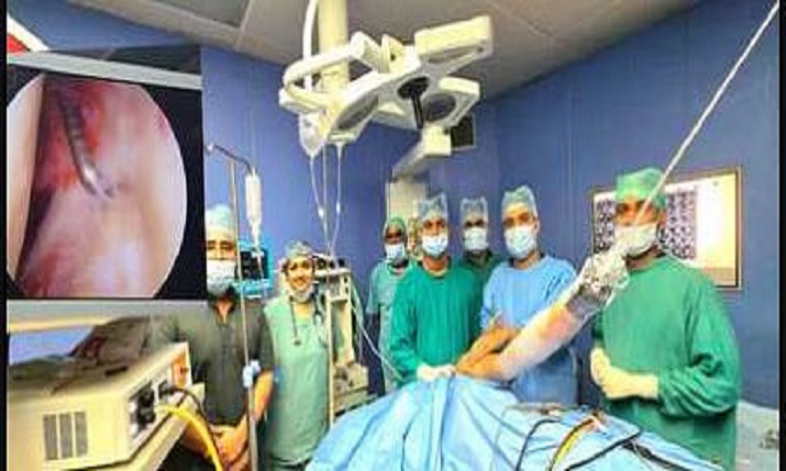 आगरा में मेडिकल क्रांति: मात्र 1 रुपये में कंधे की शोल्डर आर्थोस्कोपी, एसएन मेडिकल कॉलेज ने रच दिया इतिहास