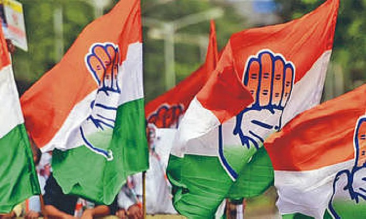 एटा में कांग्रेस का संकट: कार्यकर्ता दो धड़ों में बंटे, जिला-शहर कमेटी में तकरार ने बढ़ाई मुश्किलें